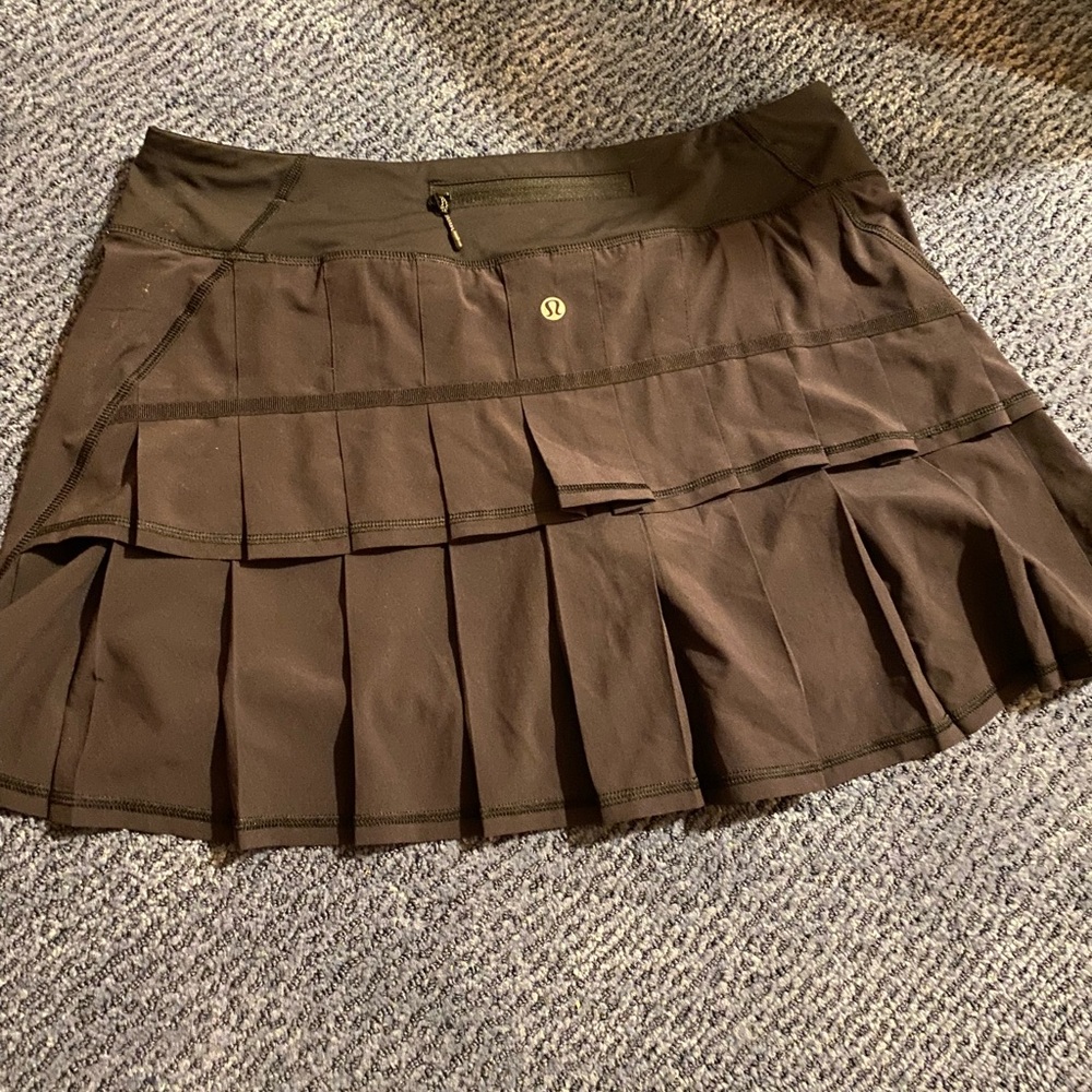 Lululemon sz 10 black skort pleated back euc